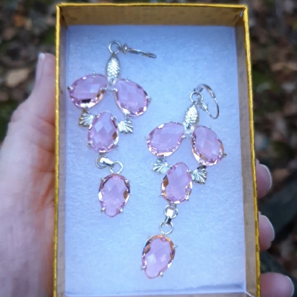 Chandelier earrings